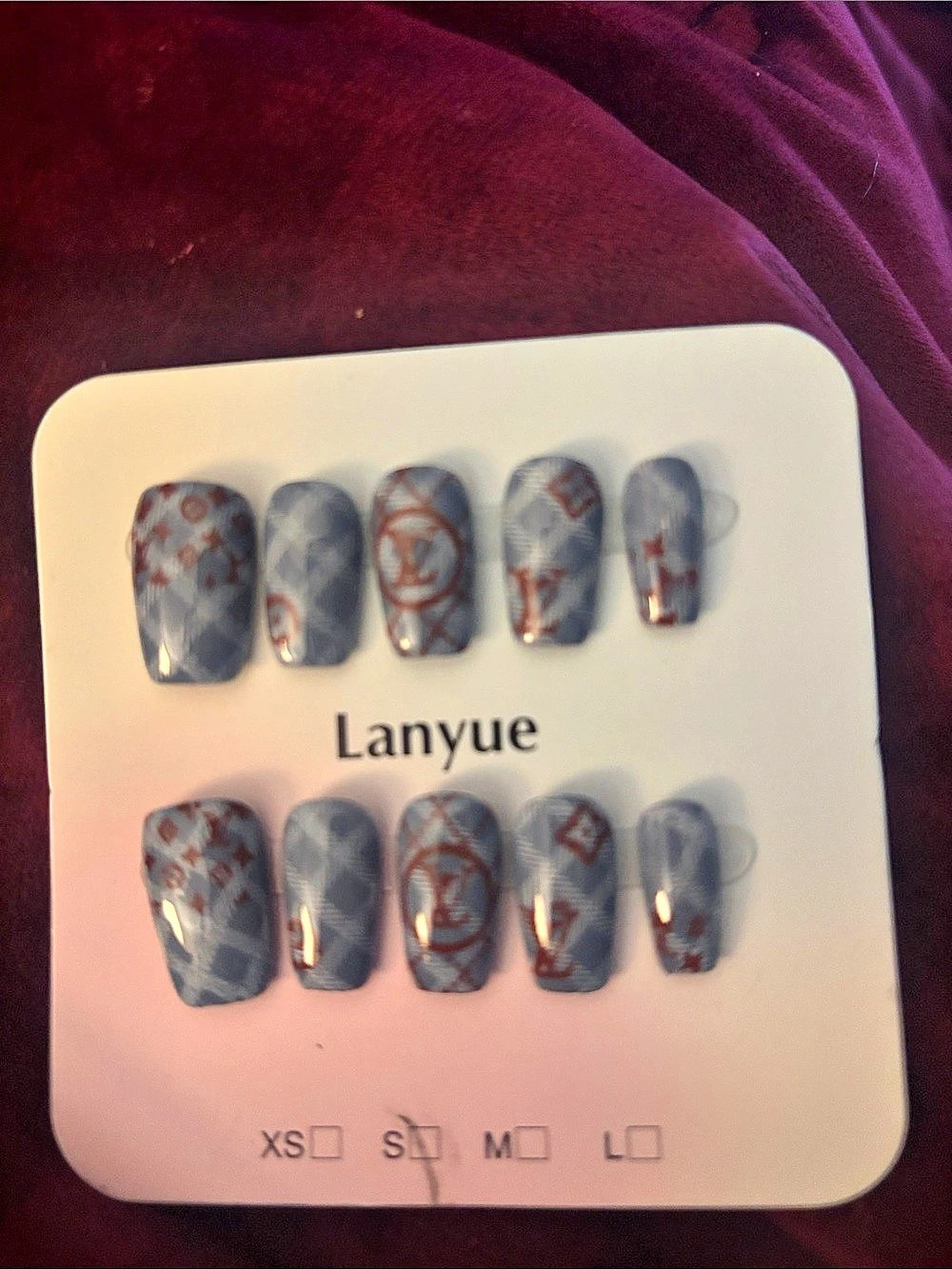 Lanyue Plaid Press-On Nails in Gray & Red